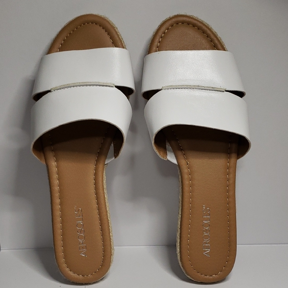Aerosoles "Back Drop" White Dual-Strap Flat Sandals . Size: 9.5